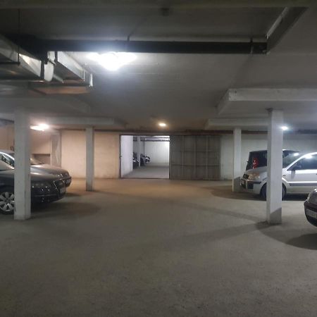 Rajiceva 5- Apartman Sa Prostranom Terasom I Garaznim Mestom Kragujevac Exterior photo