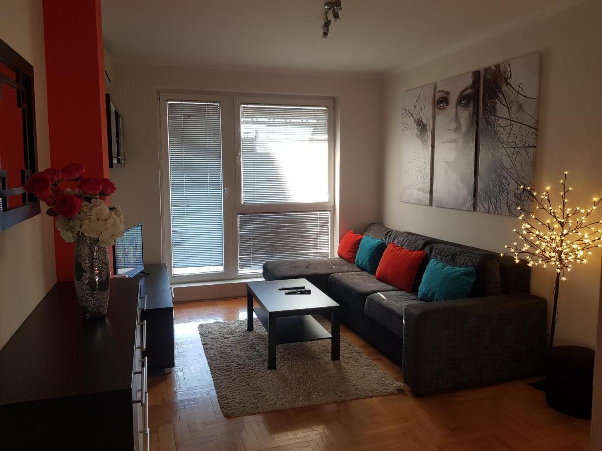 Rajiceva 5- Apartman Sa Prostranom Terasom I Garaznim Mestom Kragujevac Exterior photo