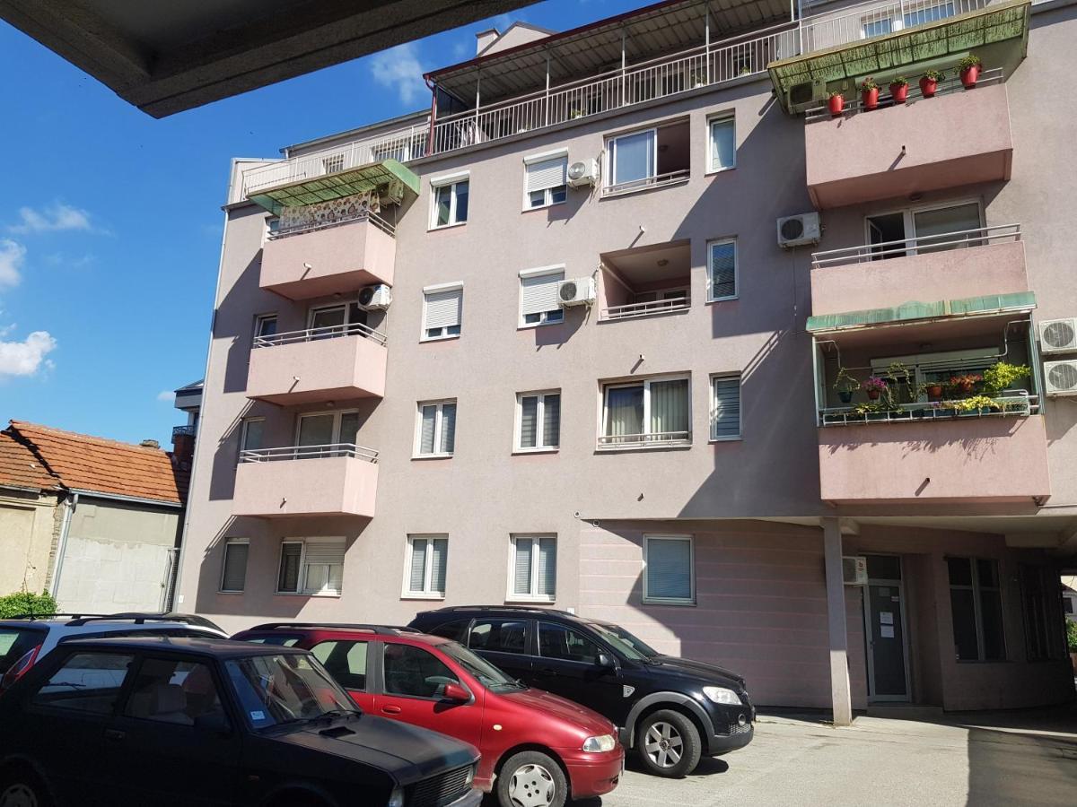 Rajiceva 5- Apartman Sa Prostranom Terasom I Garaznim Mestom Kragujevac Exterior photo