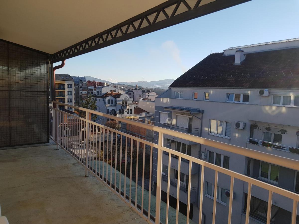 Rajiceva 5- Apartman Sa Prostranom Terasom I Garaznim Mestom Kragujevac Exterior photo