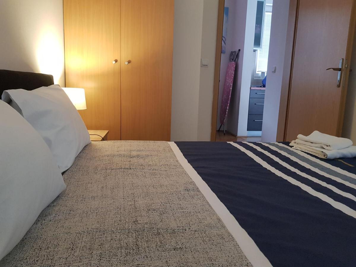 Rajiceva 5- Apartman Sa Prostranom Terasom I Garaznim Mestom Kragujevac Exterior photo