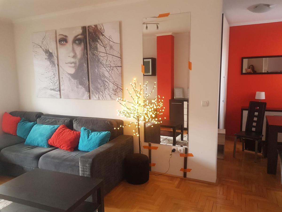 Rajiceva 5- Apartman Sa Prostranom Terasom I Garaznim Mestom Kragujevac Exterior photo